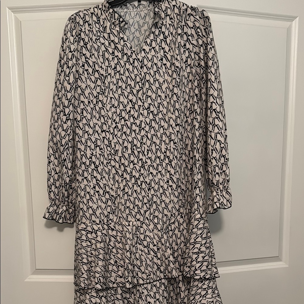 Elegant Black and White Patterned Dress